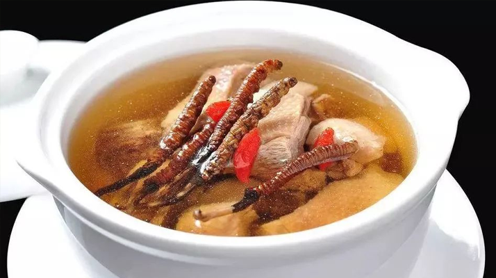 冬蟲夏草煲湯的最佳季節(jié)，喝對事半功倍