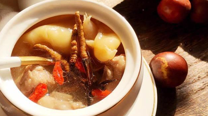 冬蟲夏草與什么泡水喝？養(yǎng)生搭配指南