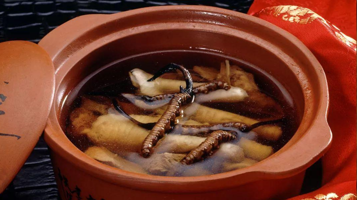 糖尿病可服用冬蟲夏草嗎？科學(xué)解析其調(diào)理價(jià)值與注意事項(xiàng)